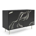 Komoda dwudrzwiowa MARMORO 110 cm z frontami zdobionymi wzorem i metalowymi detalami, czarny