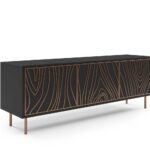 Szafka RTV trzydrzwiowa ALTORE 161 cm front z dekoracyjnym wzorem słojów drewna, czarny